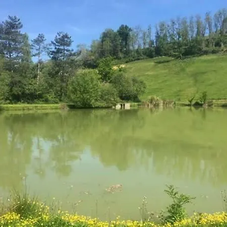 Yourte Au Fil De L'eau 컨트리하우스 *